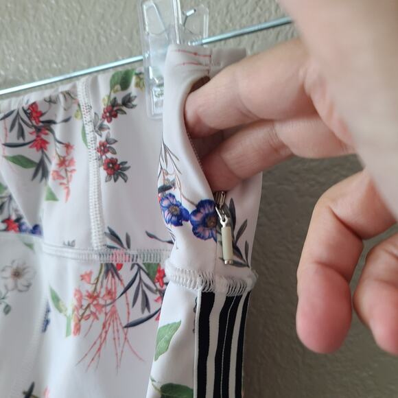 Athleta XS Leggings Contender Blossom 7/8 Length Floral Stripes White Athletic - Picture 8 of 12